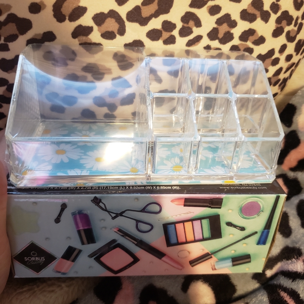 BNIB Make Up Organizer